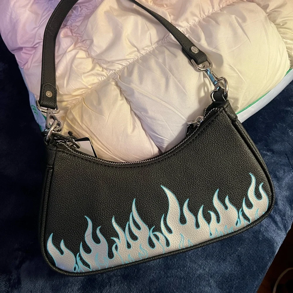 NWT Von Dutch Black and Blue flame print Shoulder Bag with silver Chain - Picture 6 of 8